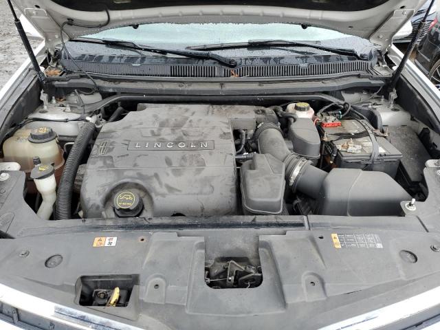 2LMHJ5NK0KBL00758 - 2019 LINCOLN MKT SILVER photo 11