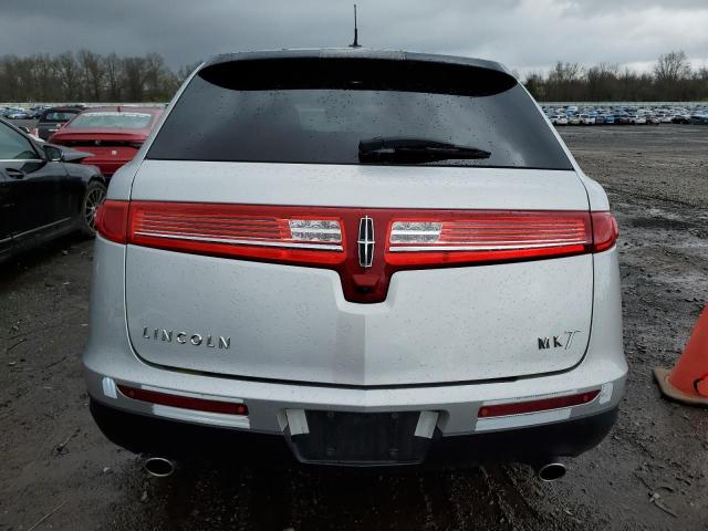 2LMHJ5NK0KBL00758 - 2019 LINCOLN MKT SILVER photo 6