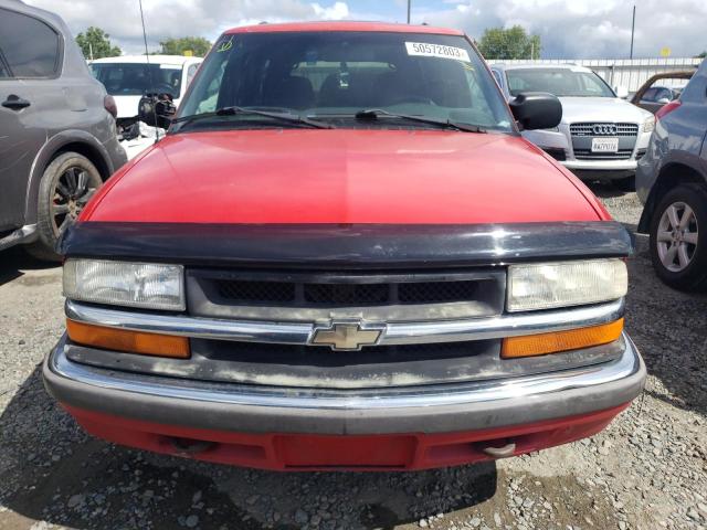 1GNDT13W7Y2293191 - 2000 CHEVROLET BLAZER RED photo 5