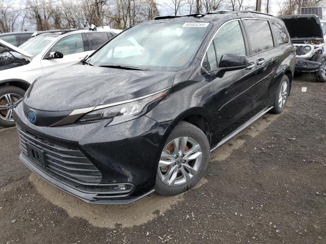 2022 TOYOTA SIENNA XLE, 