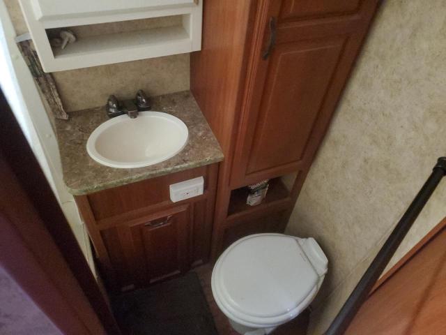 4YDT26829AB451995 - 2010 KEYSTONE OUTBACK WHITE photo 8