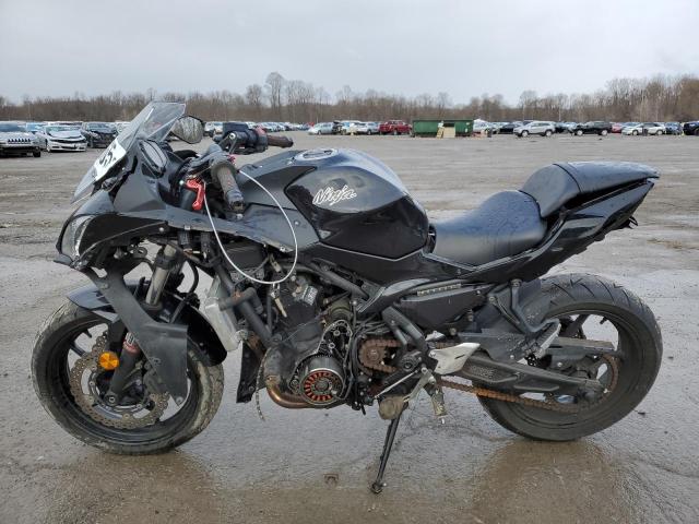 JKAEXEJ13HDA01070 - 2017 KAWASAKI EX650 J 黑色 照片 3