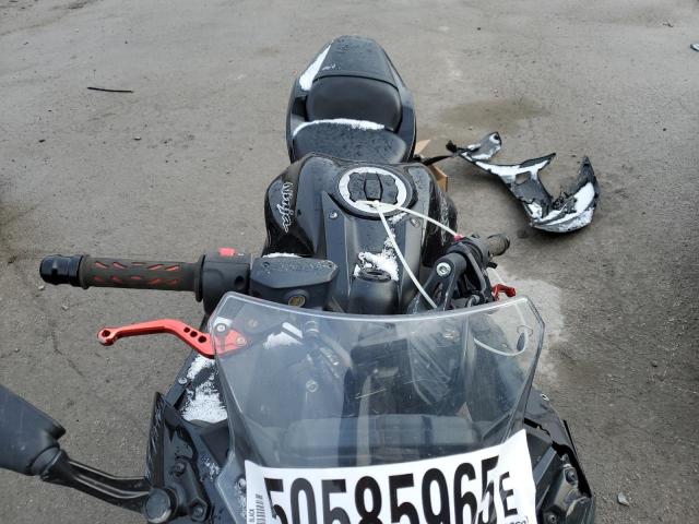 JKAEXEJ13HDA01070 - 2017 KAWASAKI EX650 J 黑色 照片 5