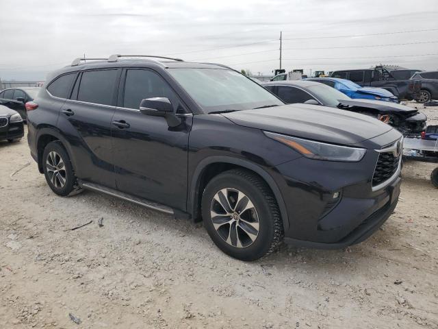 5TDGZRAH7NS126955 - 2022 TOYOTA HIGHLANDER XLE BLACK photo 4