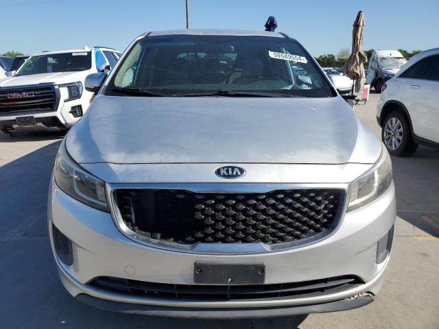 KNDMB5C12F6071672 - 2015 KIA SEDONA LX SILVER photo 5