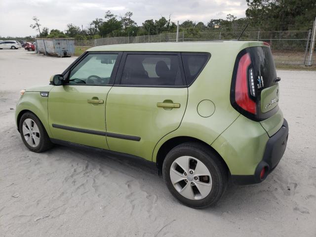 KNDJN2A22G7854863 - 2016 KIA SOUL GREEN photo 2