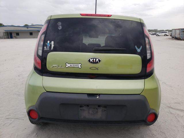 KNDJN2A22G7854863 - 2016 KIA SOUL GREEN photo 6