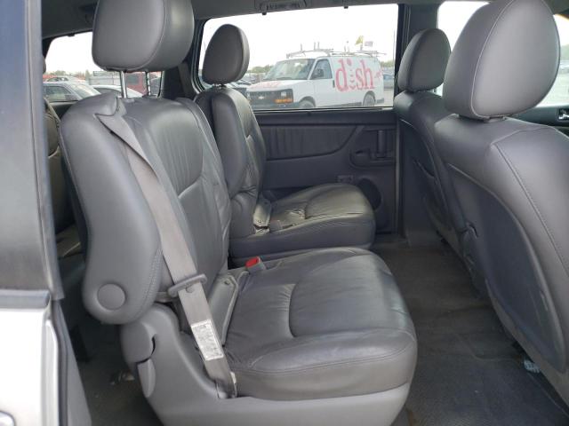 5TDYK4CC1AS325751 - 2010 TOYOTA SIENNA XLE SILVER photo 11