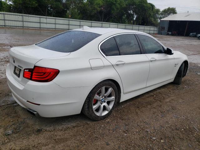 WBAFU9C54BC784174 - 2011 BMW 550 XI WHITE photo 3