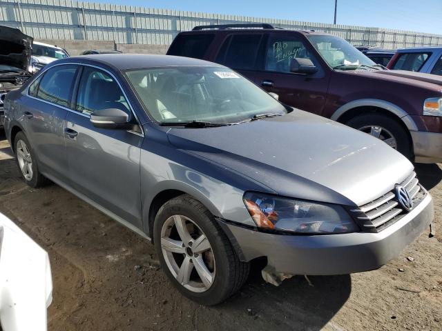 1VWBP7A31DC030048 - 2013 VOLKSWAGEN PASSAT SE GRAY photo 4