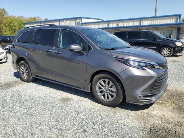 5TDYRKEC1RS190859 - 2024 TOYOTA SIENNA XLE 灰色 照片 4