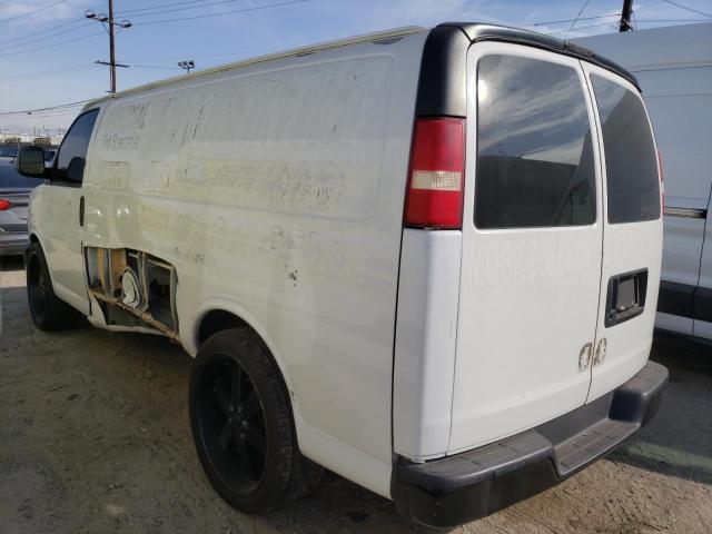 1GTFG15X151104175 - 2005 GMC SAVANA G1500 WHITE photo 2