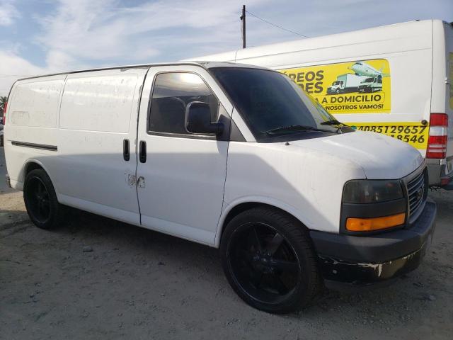 1GTFG15X151104175 - 2005 GMC SAVANA G1500 WHITE photo 4