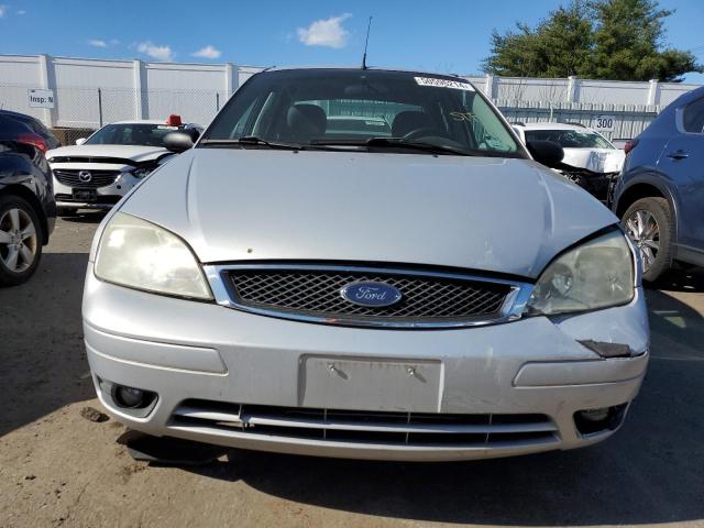 1FAFP34N07W231636 - 2007 FORD FOCUS ZX4 SILVER photo 5