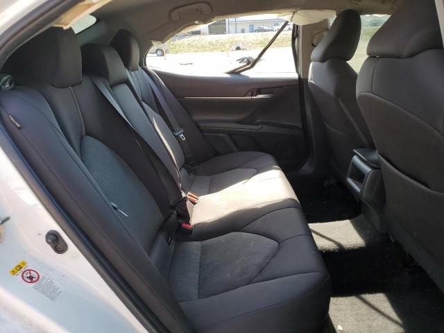 4T1B11HK7JU097771 - 2018 TOYOTA CAMRY L WHITE photo 10