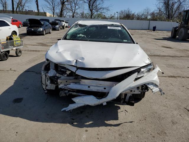 4T1B11HK7JU097771 - 2018 TOYOTA CAMRY L WHITE photo 5