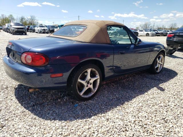 JM1NB353920230661 - 2002 MAZDA MX-5 MIATA BASE BLUE photo 3