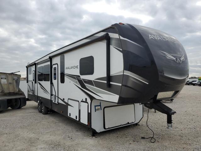 4YDF37826ME761430 - 2021 KEYSTONE AVALANCHE თეთრი ფოტო 1