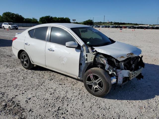 3N1CN7AP9JL823049 - 2018 NISSAN VERSA S WHITE photo 4