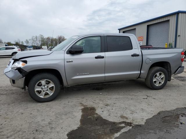 5TFDY5F17HX597755 - 2017 TOYOTA TUNDRA CREWMAX SR5 SILVER photo 1