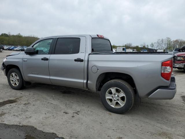 5TFDY5F17HX597755 - 2017 TOYOTA TUNDRA CREWMAX SR5 SILVER photo 2