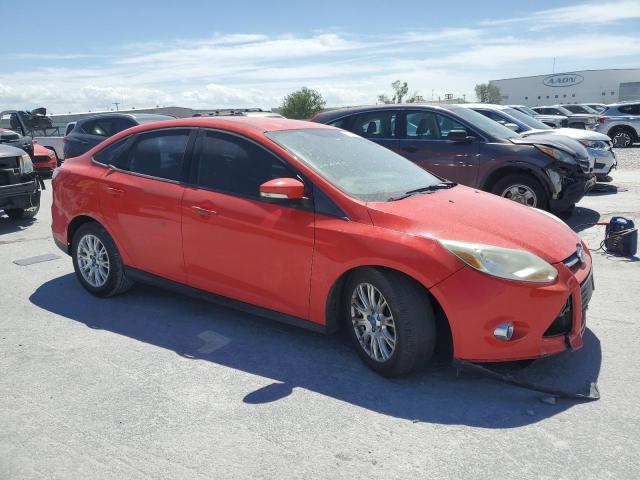 1FAHP3F20CL120981 - 2012 FORD FOCUS SE RED photo 4