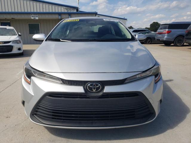 JTDB4MEEXPJ005770 - 2023 TOYOTA COROLLA LE Gümüş foto 5