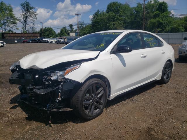 3KPF34AD2ME296596 - 2021 KIA FORTE GT LINE WHITE photo 2