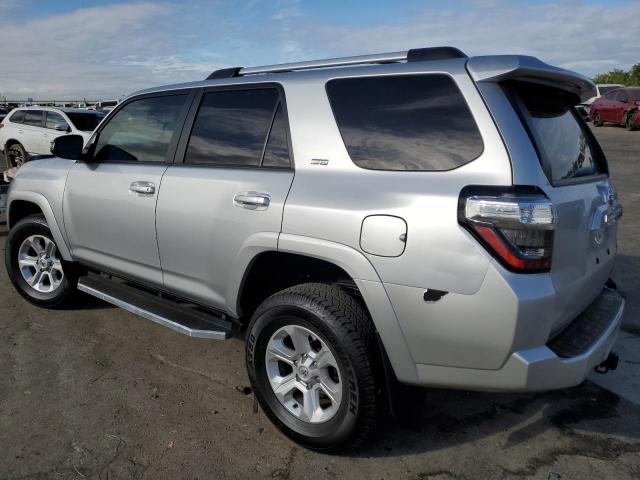 JTENU5JR1N5976802 - 2022 TOYOTA 4RUNNER SR5/SR5 PREMIUM 银色 照片 2