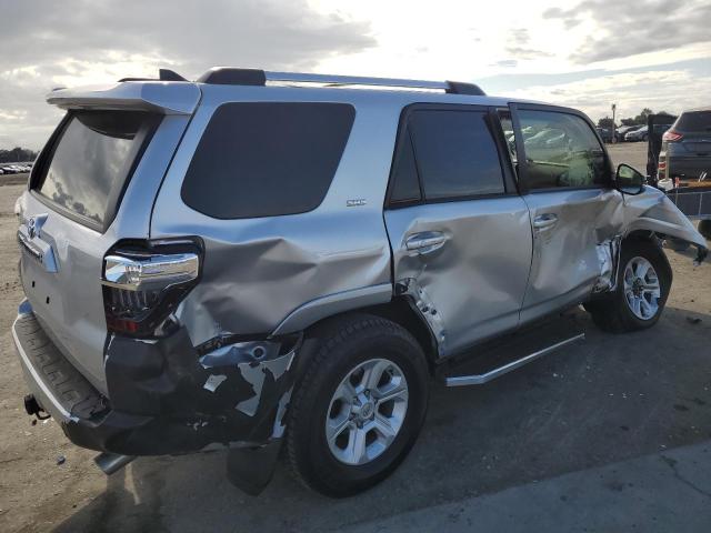 JTENU5JR1N5976802 - 2022 TOYOTA 4RUNNER SR5/SR5 PREMIUM 银色 照片 3