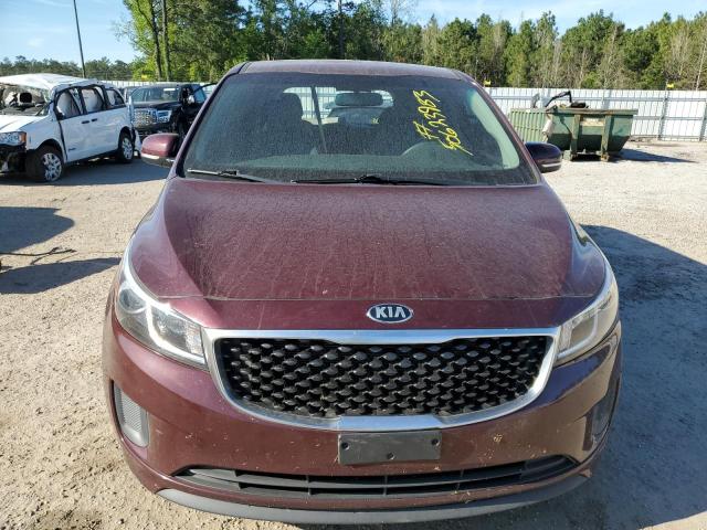 KNDMB5C19H6229864 - 2017 KIA SEDONA LX MAROON photo 5