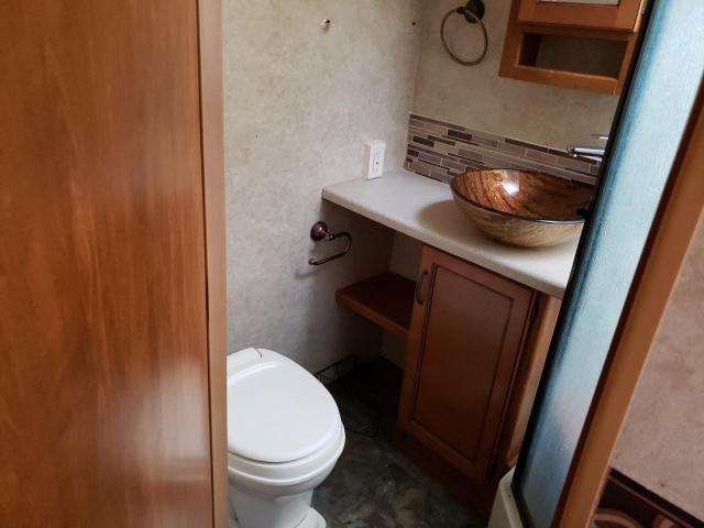 4YDT24820DD420969 - 2013 KEYSTONE TRAILER TWO TONE photo 6