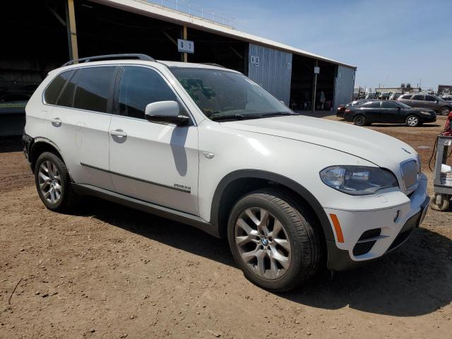 5UXZV4C53D0E13304 - 2013 BMW X5 XDRIVE35I WHITE photo 4