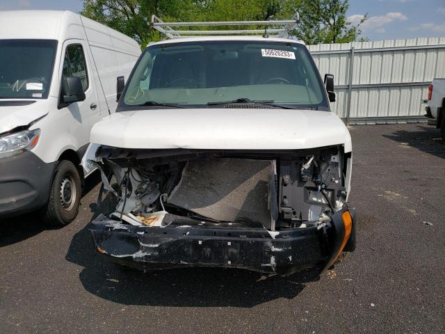 1GTW7BFP1K1274505 - 2019 GMC SAVANA G2500 WHITE photo 5