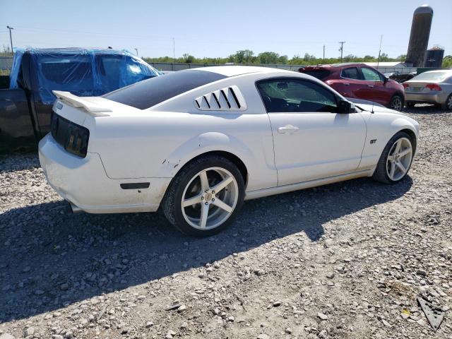 1ZVHT82H755161495 - 2005 FORD MUSTANG GT WHITE photo 3