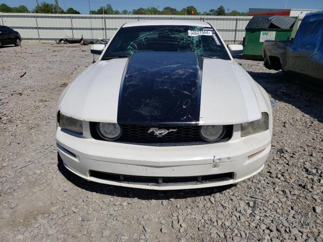 1ZVHT82H755161495 - 2005 FORD MUSTANG GT WHITE photo 5