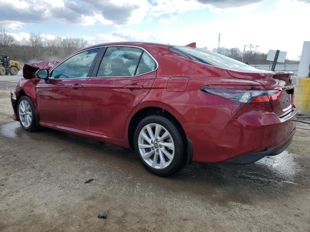 4T1C11AK6NU049313 - 2022 TOYOTA CAMRY LE RED photo 2