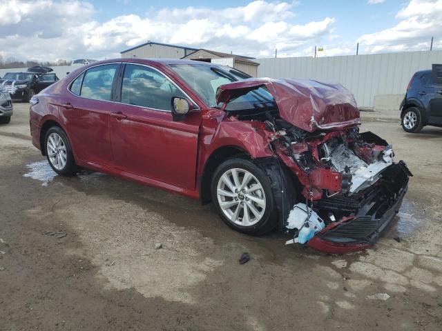 4T1C11AK6NU049313 - 2022 TOYOTA CAMRY LE RED photo 4