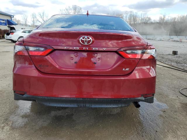 4T1C11AK6NU049313 - 2022 TOYOTA CAMRY LE RED photo 6