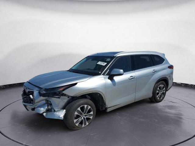 5TDGZRAH9NS130182 - 2022 TOYOTA HIGHLANDER XLE SILVER photo 1
