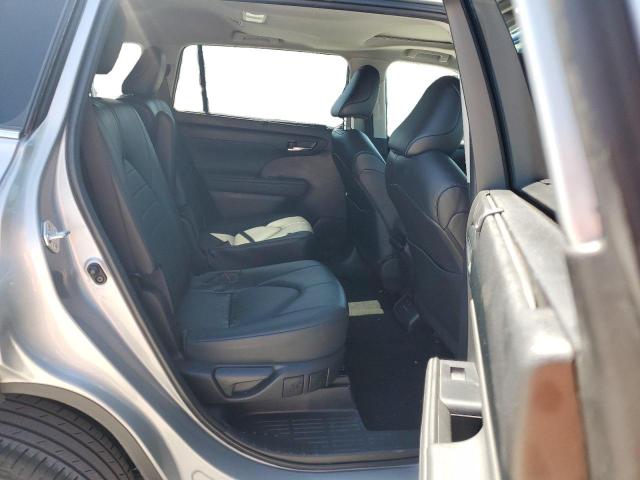5TDGZRAH9NS130182 - 2022 TOYOTA HIGHLANDER XLE SILVER photo 11