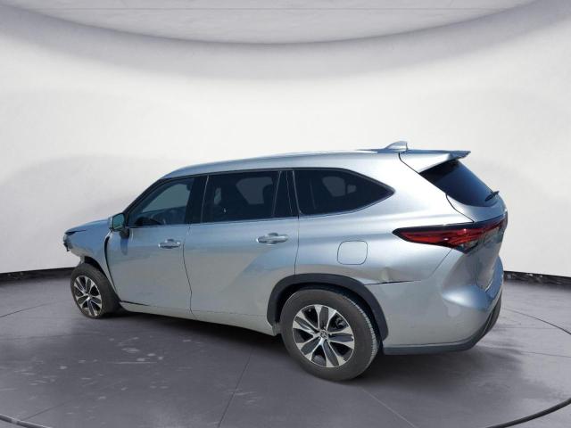 5TDGZRAH9NS130182 - 2022 TOYOTA HIGHLANDER XLE SILVER photo 2