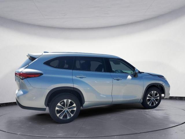 5TDGZRAH9NS130182 - 2022 TOYOTA HIGHLANDER XLE SILVER photo 3