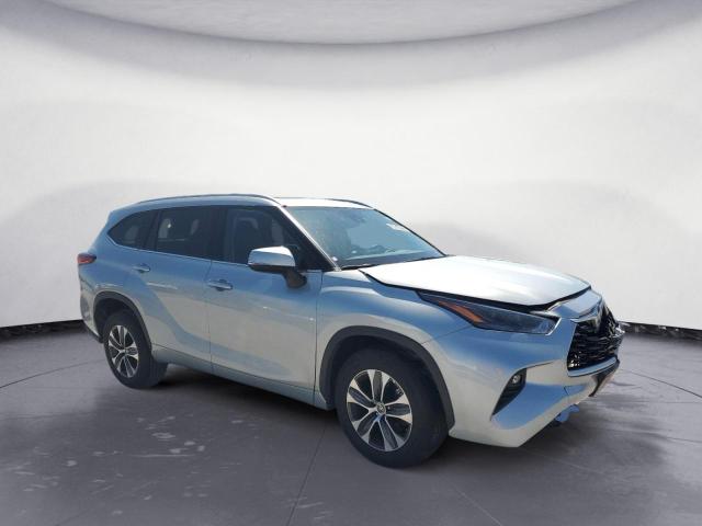 5TDGZRAH9NS130182 - 2022 TOYOTA HIGHLANDER XLE SILVER photo 4