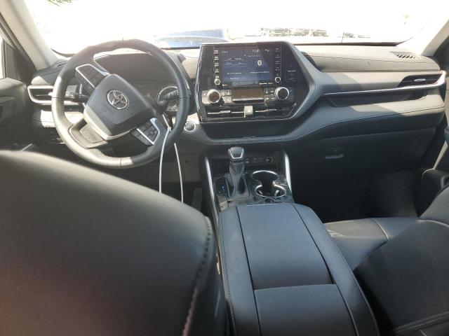 5TDGZRAH9NS130182 - 2022 TOYOTA HIGHLANDER XLE SILVER photo 8