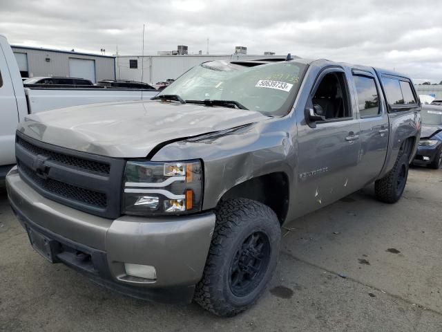 2GCEK13M971516750 - 2007 CHEVROLET SILVERADO K1500 CREW CAB GRAY photo 1