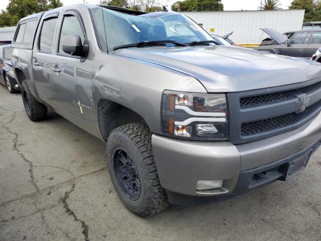 2GCEK13M971516750 - 2007 CHEVROLET SILVERADO K1500 CREW CAB GRAY photo 4