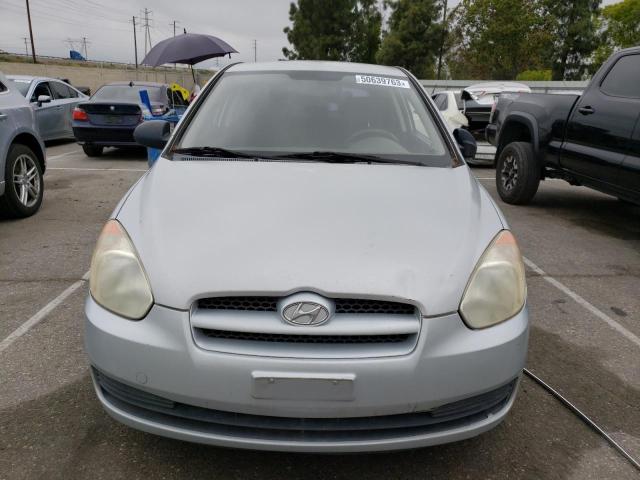 KMHCM36C79U105799 - 2009 HYUNDAI ACCENT GS SILVER photo 5