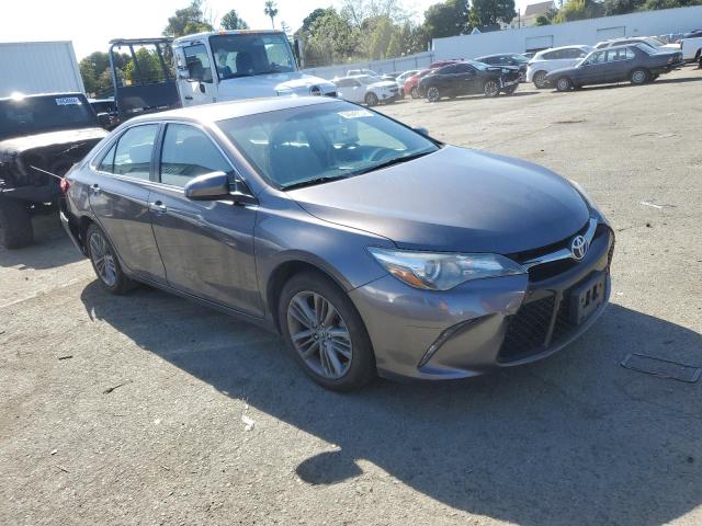 4T1BF1FK5HU349595 - 2017 TOYOTA CAMRY LE GRAY photo 4