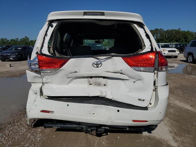 5TDYK3DC0CS214779 - 2012 TOYOTA SIENNA XLE WHITE photo 6